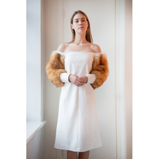 Robe en cuir blanc et renard roux Robe en cuir blanc et renard roux