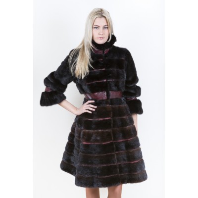 MANTEAU en fourrure de vison avec cuir imprimé