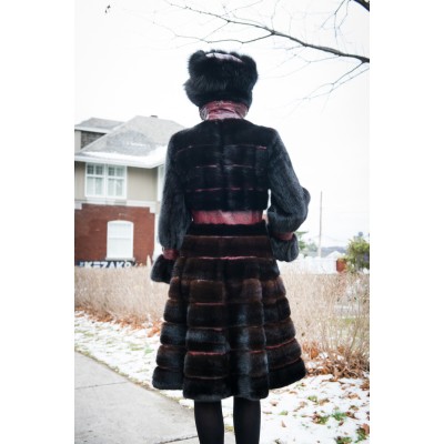 MANTEAU en fourrure de vison avec cuir imprimé