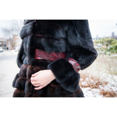 MANTEAU en fourrure de vison avec cuir imprimé