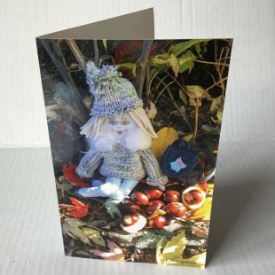 Carte de souhait avec poupée-automne