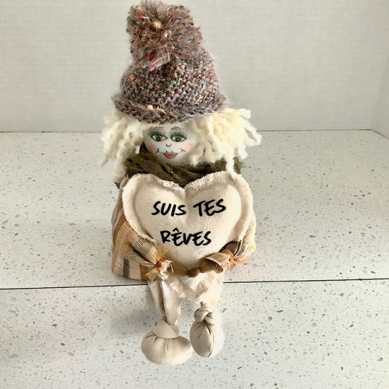 Poupette avec coeur et tuque et foulard # 260