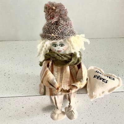 Poupette avec coeur et tuque et foulard # 260