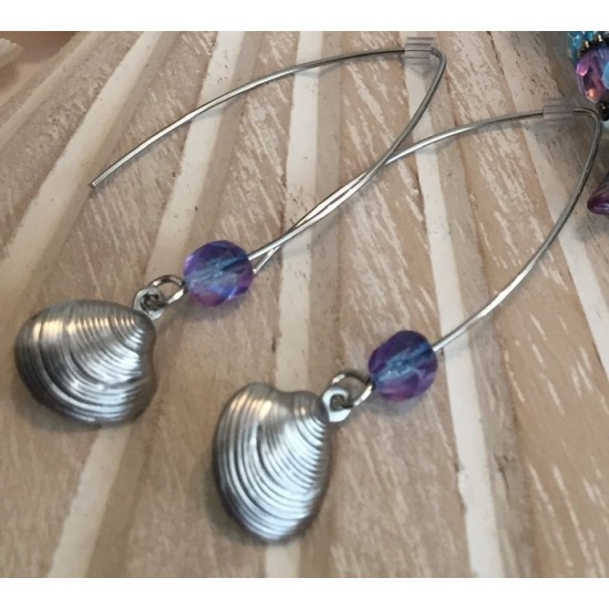 Boucles d'oreilles mauves coquillage