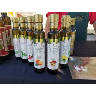 Huile D'olive pressée avec des oranges fraîches...