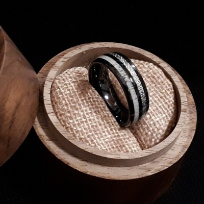 Bague Tungstène Noir , bois de cerf et météorite