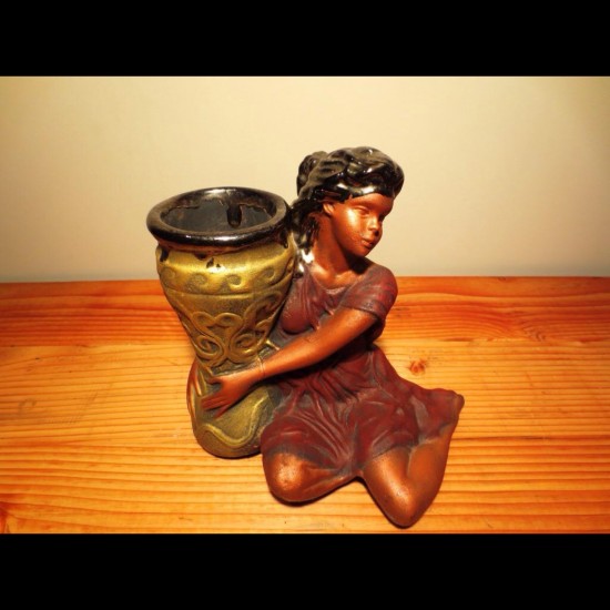 Statue jeune femme