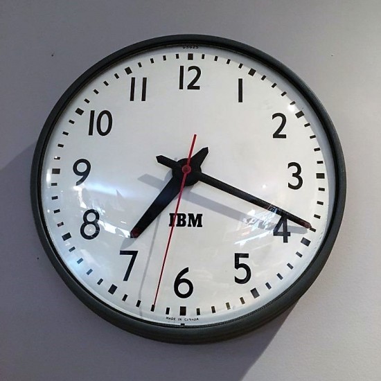 Horloge d'école IBM