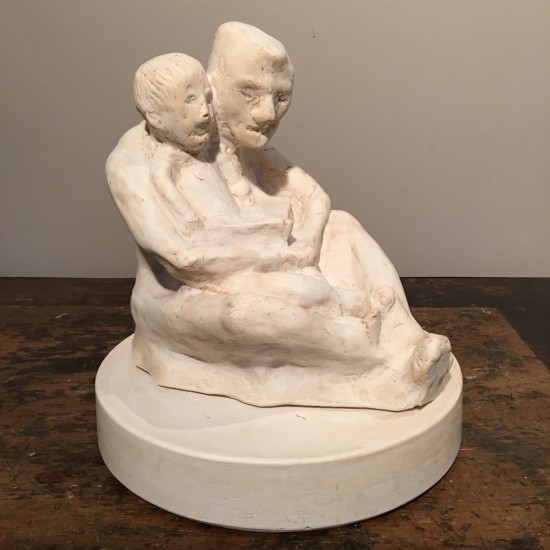 Sculpture grand-père et son petit-fils