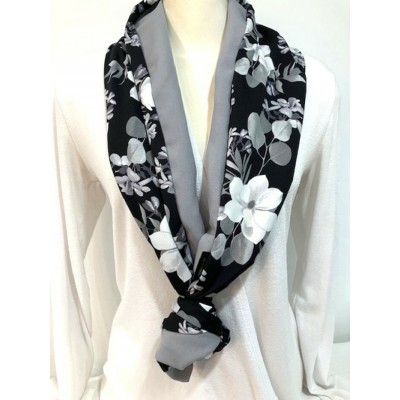 Foulard - fleurs blanches et grises