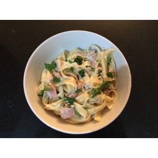 Pâtes en sauce à la crème et jambon