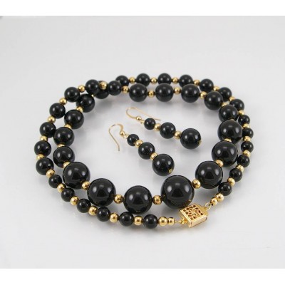 Collier et boucles d'oreilles perles noires...