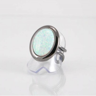 Bague fini gunmetal et imitation opale blanche 