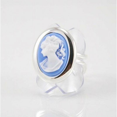 Bague camée blanc sur fond bleu