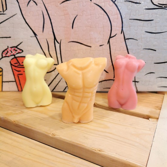 Savon au lait de chèvre en forme de torse d'homme nu (6 Parfums différents)