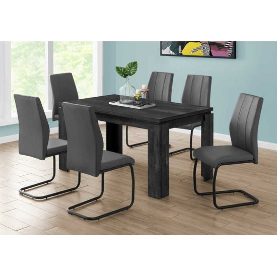 Ensemble table et six chaises I1089-I1124-I1124-I1124