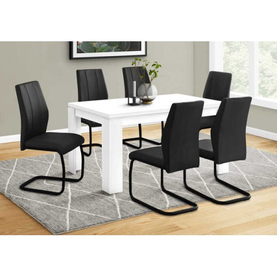 Ensemble table et six chaises I1056-I1123-I1123-I1123