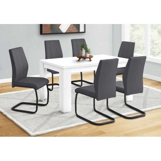 Ensemble table et six chaises I1056-I1124-I1124-I1124