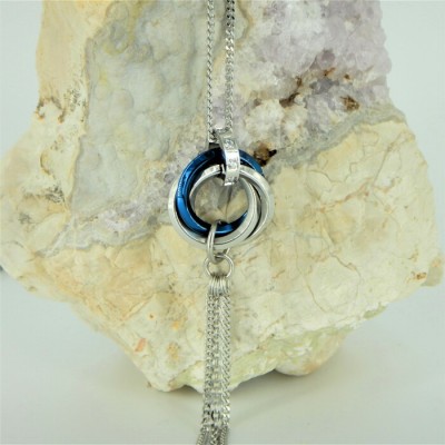 Collier pendentif TROIS ANNEAUX inox bleu