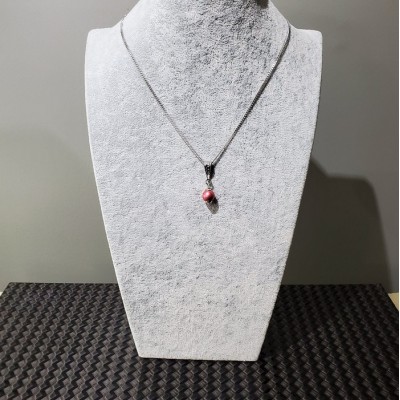 Collier court  avec PERLE SWAROVSKI FRAMBOISE et chaine en acier inoxydable