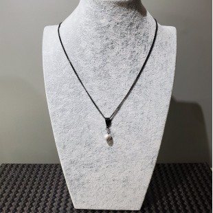 Collier court  avec PERLE SWAROVSKI GRIS et chaine...