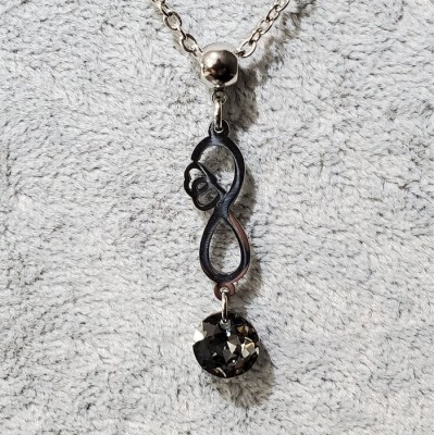 Collier court  INFINI AVEC CRISTAL SWAROVSKI  Charcoal