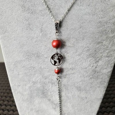 Collier pendentif PLANETE TERRE acier inoxydable perle rouge