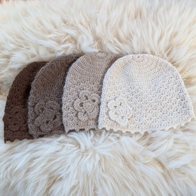 Béret avec fleur
