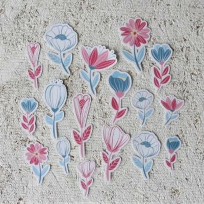 fleurs rose et bleue
