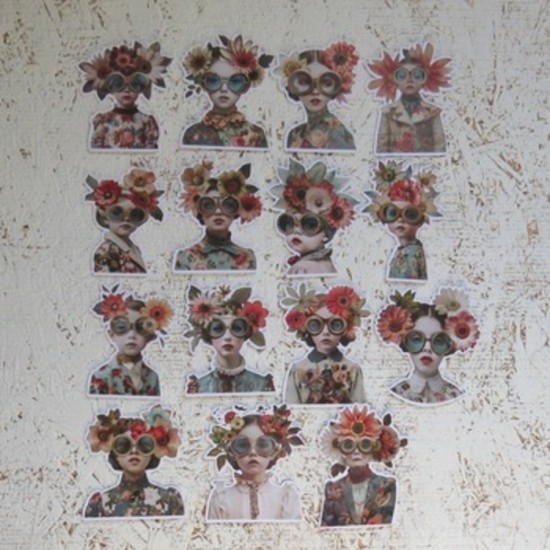 12ATC0425- Mini personnages fleurit