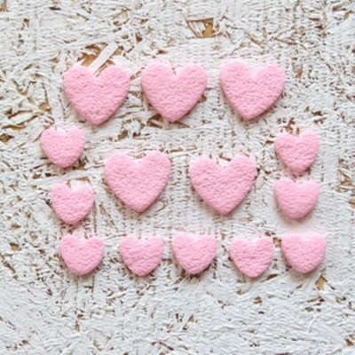 7AO25Fimo- coeur rose pâle (texture sable)