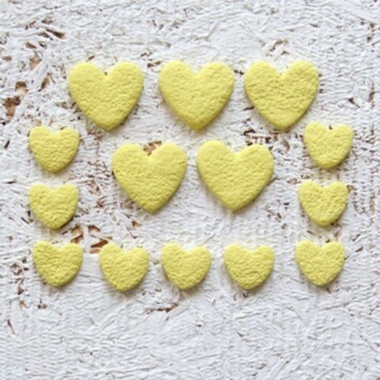 9AO25Fimo- Coeur jaune pâle (texture sable)