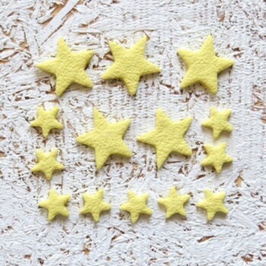10AO25Fimo- Étoile jaune pâle (texture sable)