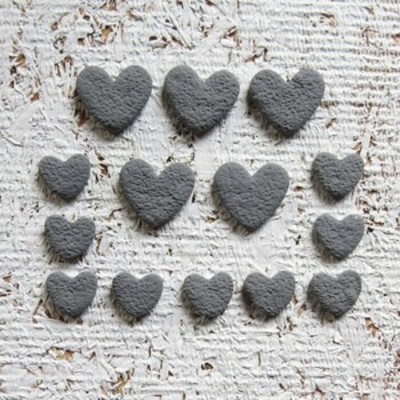13AO25Fimo- Coeur gris (texture sable)