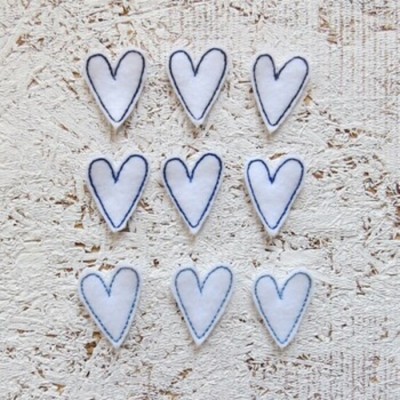 25AO25Br- Coeur brodé #2 Bleu/blanc