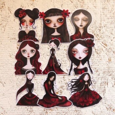 12SEPT25D- Dame rouge