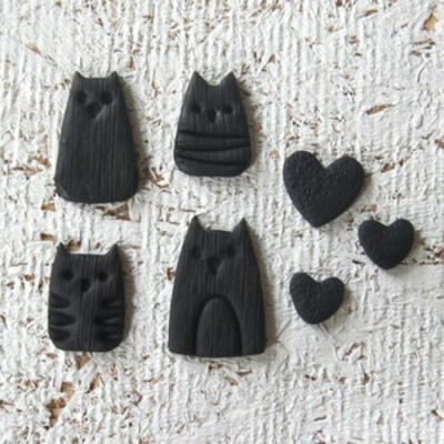 21OCT26F- Petits chats noirs