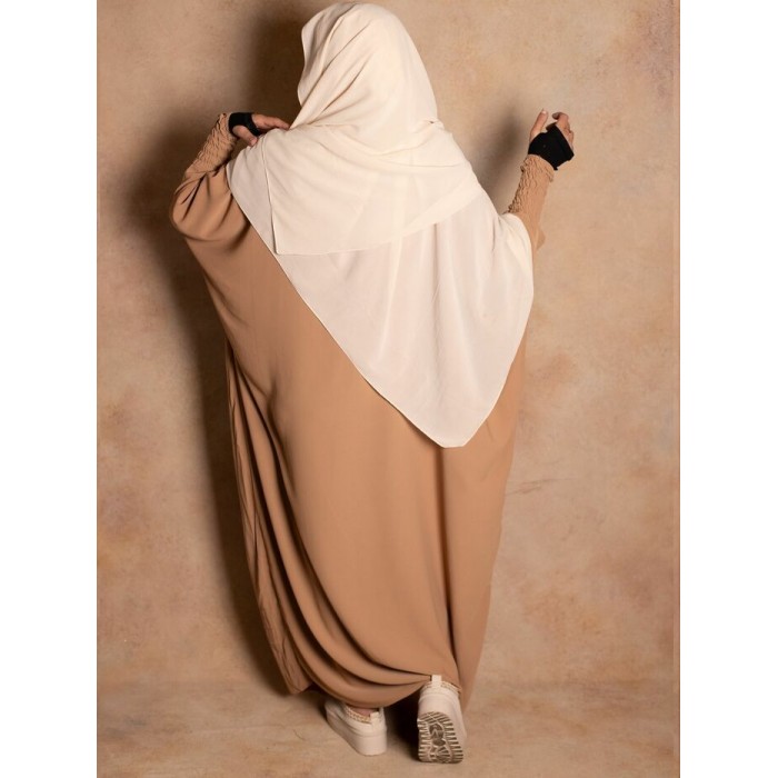 Abaya couleur camel manches serrées en soie de medine Abaya couleur camel manches serrées en soie de medine