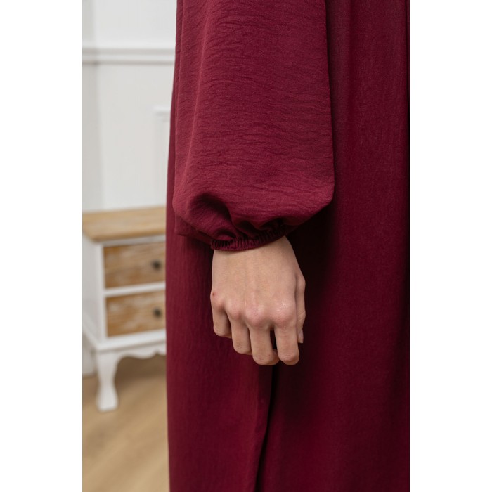 Abaya structurée manches bouffantes bordeau Abaya structurée manches bouffantes bordeau
