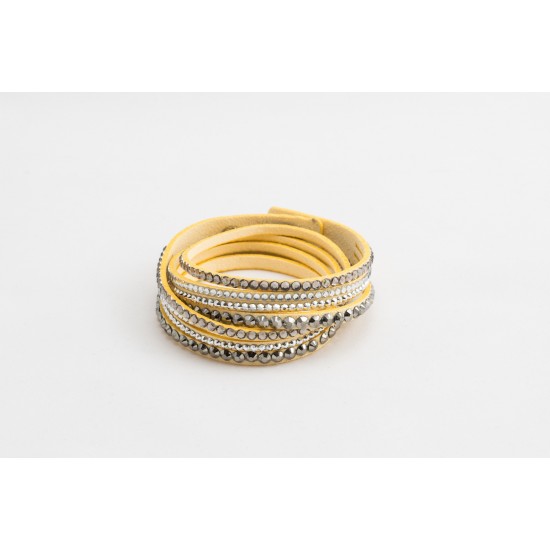 Bracelet en cuir , long couleur beige 