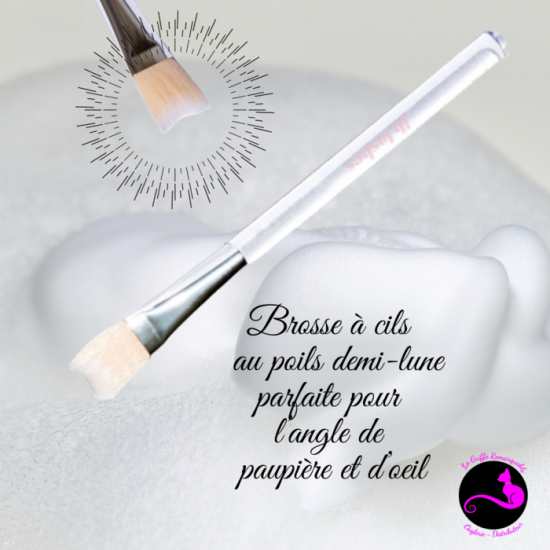 Brosse a cils angle demi-lune