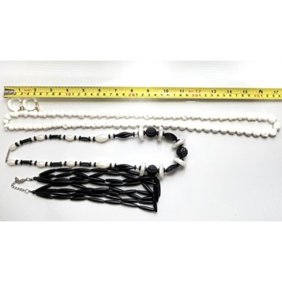 BIJOUX EN CELLULOID MID-CENTURY NOIR ET BLANC