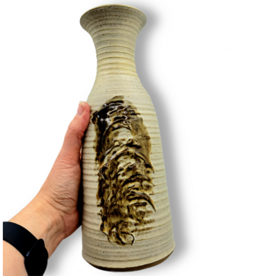 VASE DÉCORATIF AVEC UN BAS-RELIEF•STUDIO POTTERY VASE
