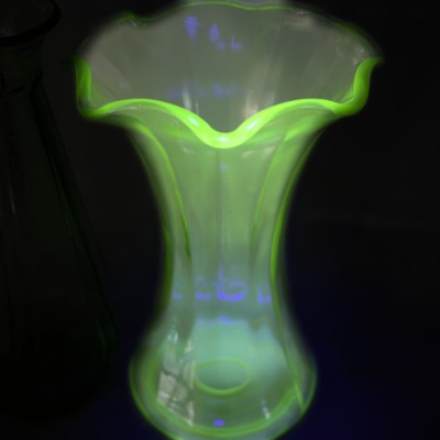 ENSEMBLE DE VASES EN VERRE DÉPRESSION URANIUM