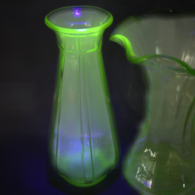 ENSEMBLE DE VASES EN VERRE DÉPRESSION URANIUM