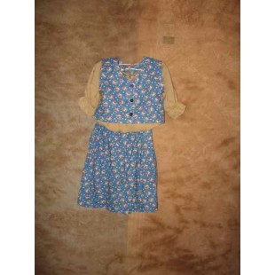 Paysanne fleurie bleue