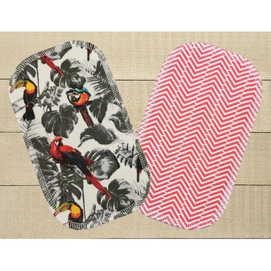 Lingettes hygiéniques: perroquets revers chevrons rouge