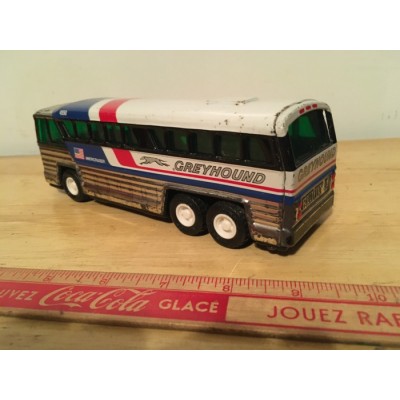 Ensemble de trois autobus