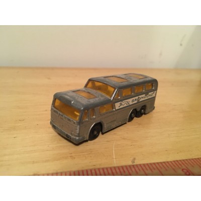 Ensemble de trois autobus