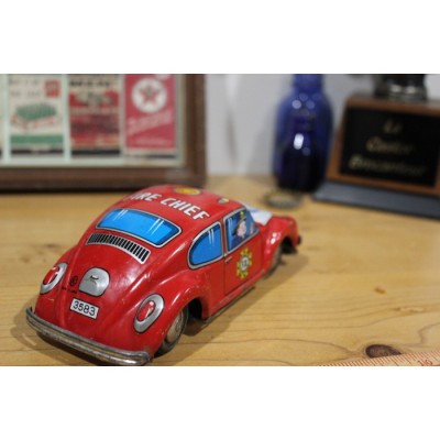 Voiture de pompier en tôle